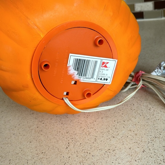 PUMPKIN vtg light w/bulb & plug - Picture 3 of 4